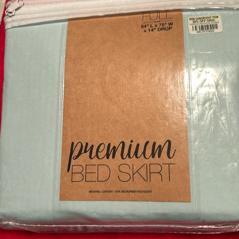 Aqua NWT smoke free home full bed skirt 14” drop